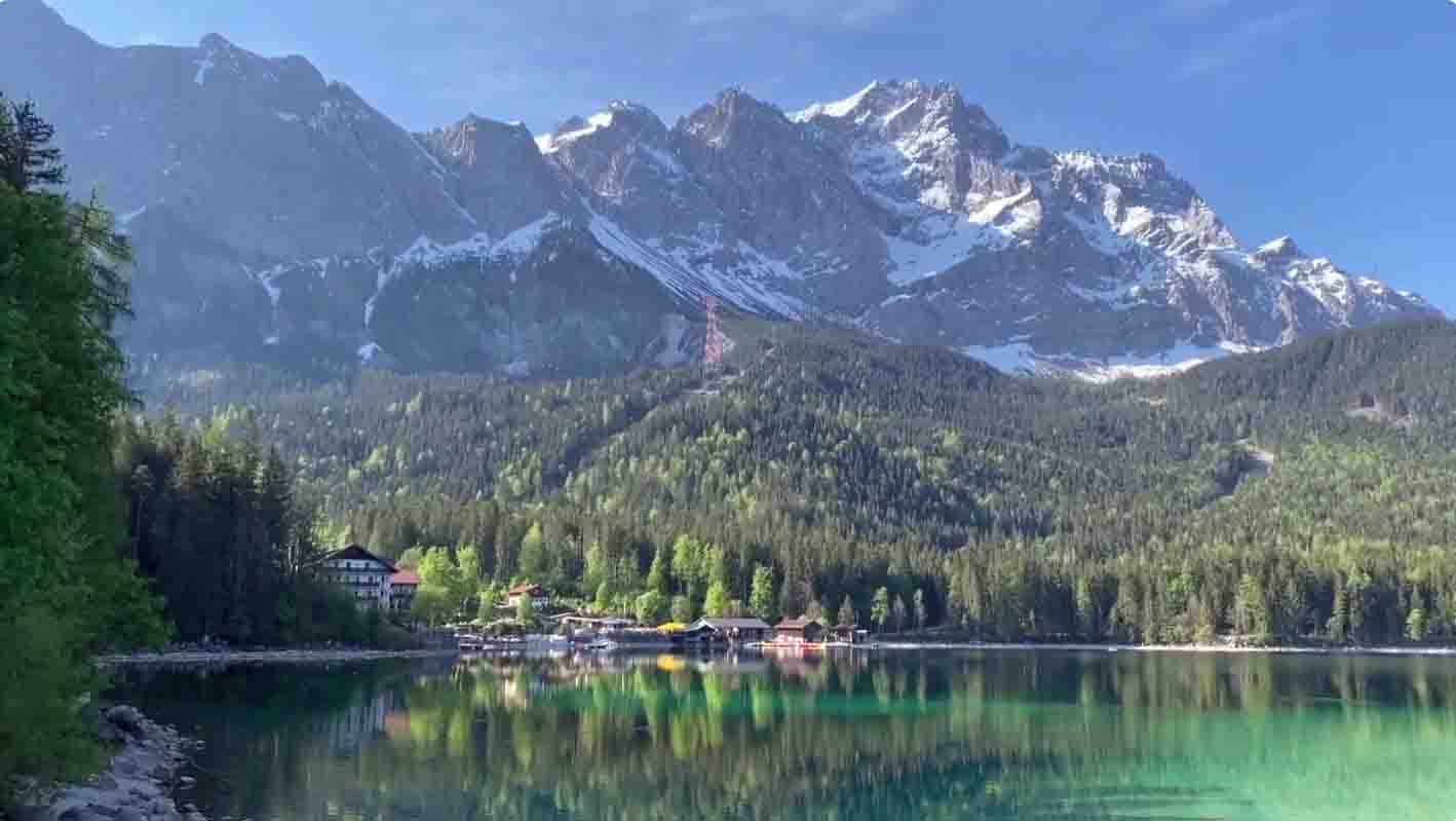 Wandelen langs de Eibsee met uitzicht op de Zugspitze
