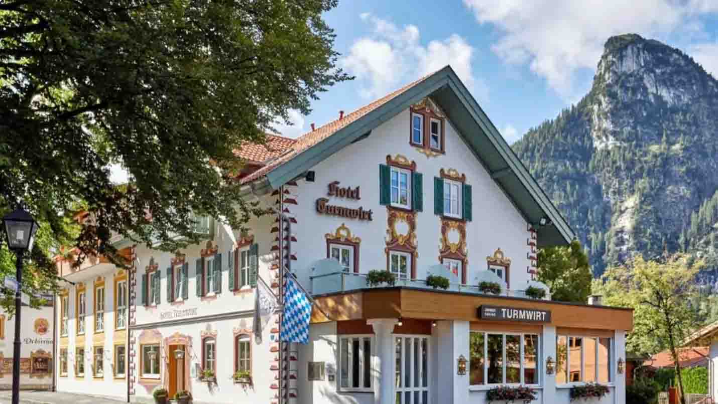 Rustig gelegen hotel in Oberammergau met uitzicht op bergen
