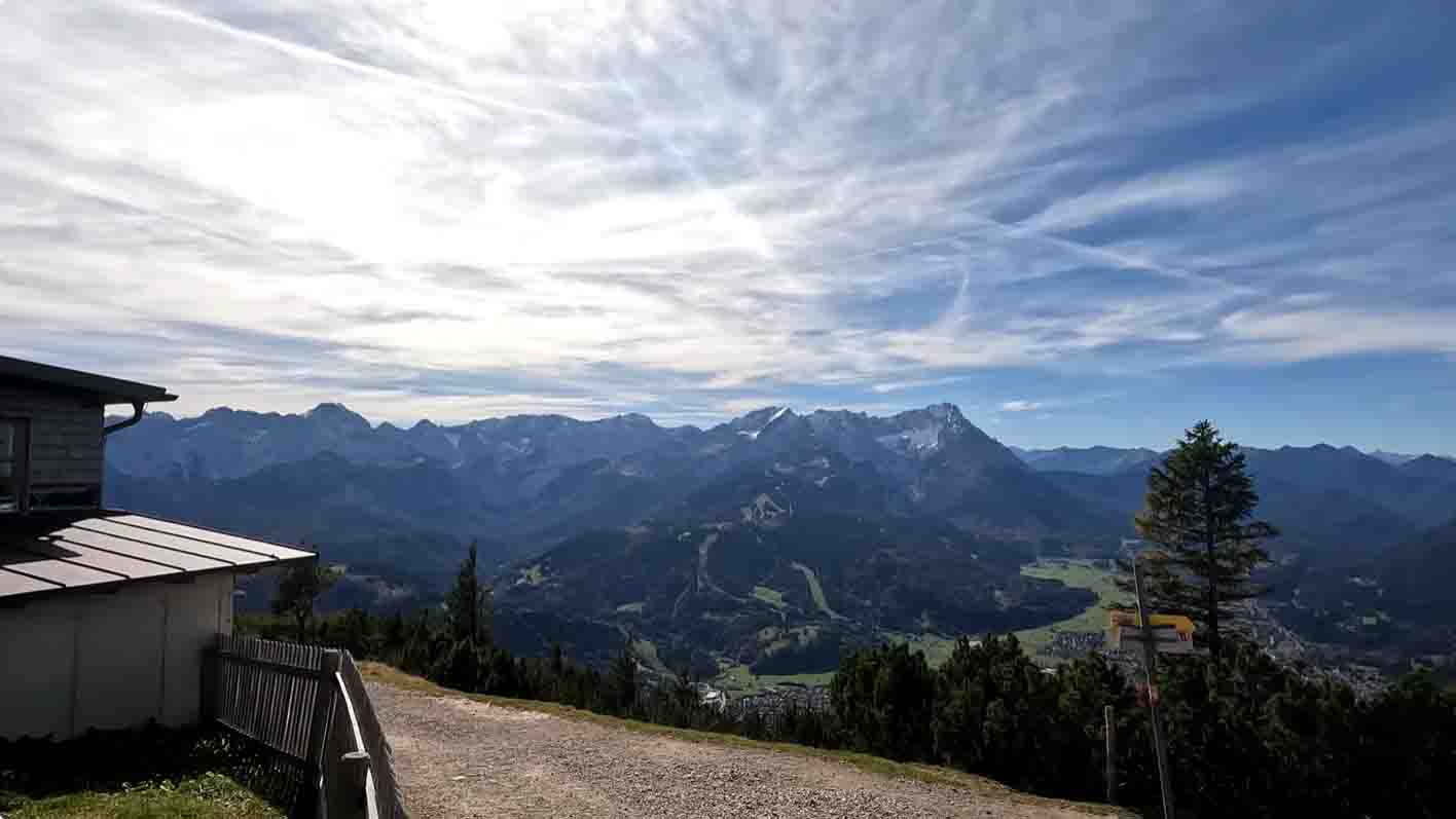 Uitzicht vanaf de Wank over Garmisch-Partenkirchen